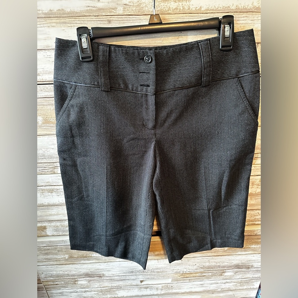 π€ Style & Co Black Pinstripe Bermuda Shorts Size 6 Stretch